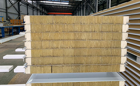 兩側聚氨(ān)酯(zhǐ)岩棉夾芯板