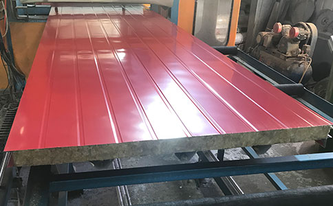 彩鋼聚（jù）氨酯夾芯板施（shī）工工程中應該注意什麽問題？