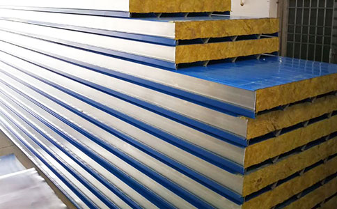 你（nǐ）知道聚氨酯封邊（biān）岩棉屋麵夾芯板優點嗎？