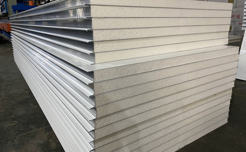 分（fèn）析聚氨酯封（fēng）邊岩棉夾芯板的防水效果